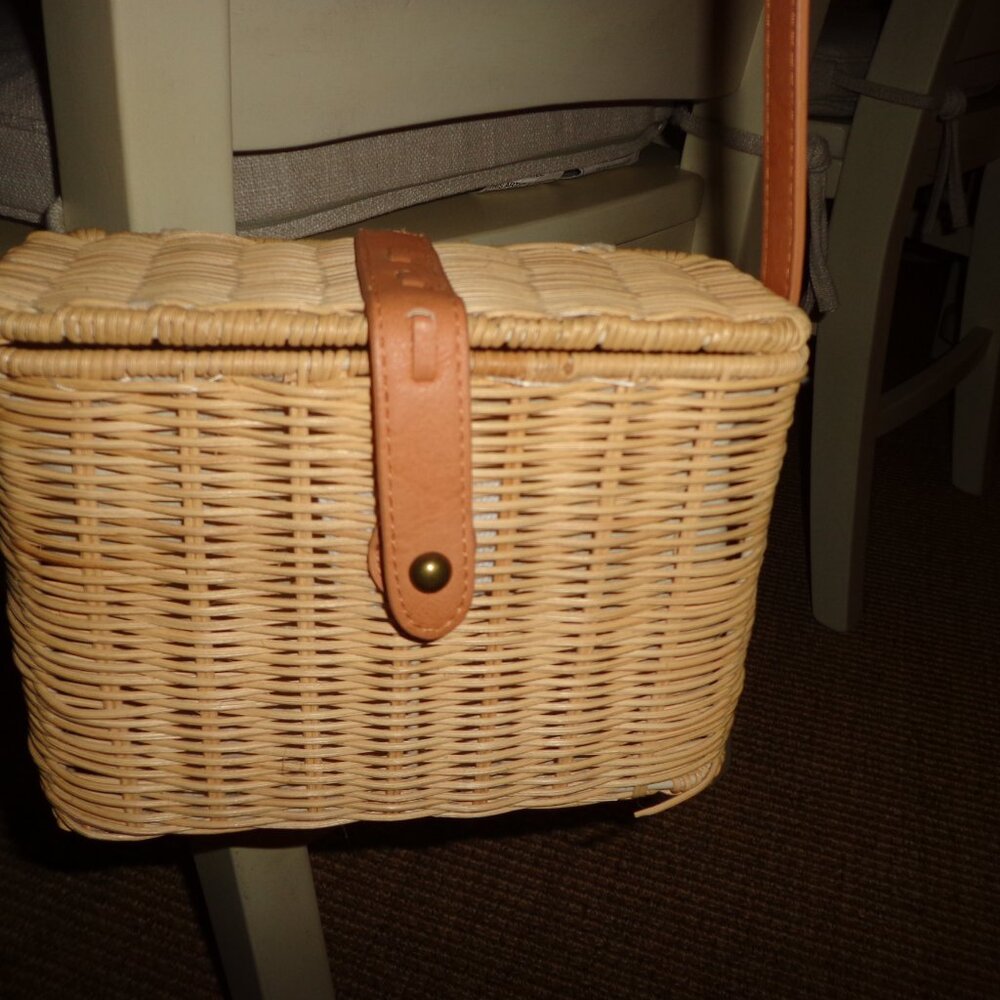 NWOT Universal Thread Wicker Basket Bag Natural Snap Closure Adj. Shoulder Strap - Picture 7 of 12